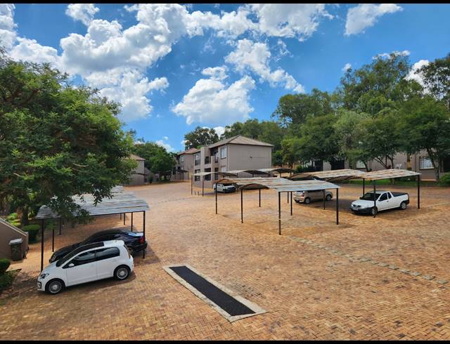 2 BEDROOM APARTMENT FOR SALE IN WILGEHEUWEL